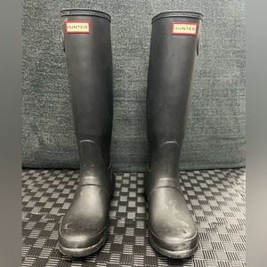 Gently Used Matte Black Hunter Tall Rain Boots